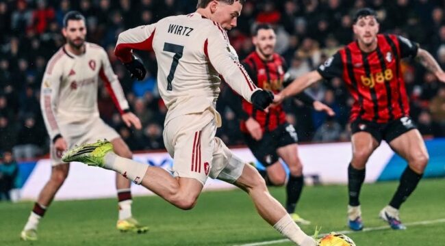 Florian Wirtz (Liverpool) melepaskan tembakan ke arah gawang Bournemouth pada laga Liga Premier Inggris pekan ke-23 di Stadion Vitality, Minggu (25/01/26). FOTO: (IG) liverpoolfc