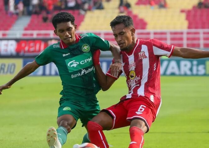 
					Pemain Deltras FC Sidoarjo (kanan) berebut bola dengan pemain Persipal Palu dalam laga lanjutan Liga 2 Pegadaian wilayah timur di Stadion Gelora Delta, Sidoarjo, Minggu (25/01/26). FOTO: (IG) @deltrasofficial