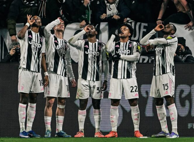 
					Pemain Juventus melakukan selebrasi setelah mencetak gol ke gawang Napoli pada laga Serie A di Allianz Stadium, Turin. FOTO: (IG) @juventus