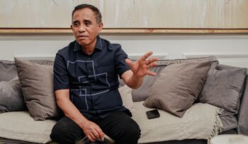 Gubernur Sulawesi Tengah, Anwar Hafid, menyampaikan komitmen pemerintah provinsi dalam menertibkan tenaga kerja asing ilegal dan melindungi tenaga kerja Indonesia melalui pengawasan langsung di lapangan. FOTO: istimewa