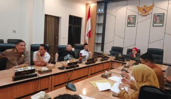 Komisi III DPRD Provinsi Sulawesi Tengah menggelar Rapat Dengar Pendapat (RDP) bersama organisasi perangkat daerah (OPD) terkait pembahasan evaluasi kinerja dan program pembangunan Tahun Anggaran 2026 di Ruang Baruga, Gedung B Lantai 3 DPRD Sulteng, Palu, Senin (26/01/26). FOTO: istimewa