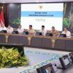 Jajaran pimpinan kementerian/lembaga serta aparat penegak hukum mengikuti konferensi pers Satuan Tugas Penertiban Kawasan Hutan (Satgas PKH) di Kantor Presiden, Jakarta, Selasa (20/01/26). FOTO: istimewa