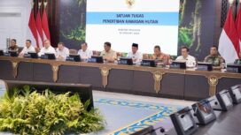 Jajaran pimpinan kementerian/lembaga serta aparat penegak hukum mengikuti konferensi pers Satuan Tugas Penertiban Kawasan Hutan (Satgas PKH) di Kantor Presiden, Jakarta, Selasa (20/01/26). FOTO: istimewa