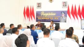 Wakil Menteri Agraria dan Tata Ruang/Wakil Kepala Badan Pertanahan Nasional (Wamen ATR/Waka BPN), Ossy Dermawan, memberikan pengarahan kepada jajaran pegawai Kantor Pertanahan Kabupaten Mempawah saat kunjungan kerja di Provinsi Kalimantan Barat, Sabtu (10/01/26). FOTO: istimewa