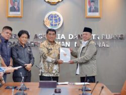 Menteri ATR/BPN Nusron Serahkan Persub RTRW Sulut 2025–2044, Tekankan LP2B Minimal 87 Persen