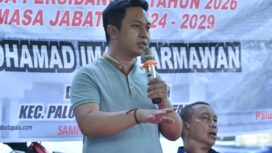 Anggota DPRD Kota Palu, Mohamad Imam Darmawan, menyampaikan sambutan sekaligus mendengarkan aspirasi warga saat kegiatan reses Caturwulan I Masa Persidangan Tahun 2026 di Kelurahan Birobuli Utara, Kecamatan Palu Selatan, Kota Palu, Rabu (04/04/26). FOTO: netiz.id (akib) 