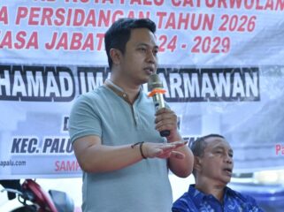 Anggota DPRD Kota Palu, Mohamad Imam Darmawan, menyampaikan sambutan sekaligus mendengarkan aspirasi warga saat kegiatan reses Caturwulan I Masa Persidangan Tahun 2026 di Kelurahan Birobuli Utara, Kecamatan Palu Selatan, Kota Palu, Rabu (04/04/26). FOTO: netiz.id (akib) 