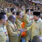 Gubernur Sulawesi Tengah Anwar Hafid berjabat tangan dengan Presiden Prabowo Subianto pada Rapat Koordinasi Nasional Pemerintah Pusat dan Daerah Tahun 2026 di Sentul International Convention Center (SICC), Jawa Barat. FOTO: Biro Adpim Pemprov Sulteng 