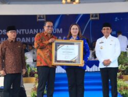 Bupati Donggala Terima Penghargaan atas Dukungan Pembentukan POSBANKUM Desa