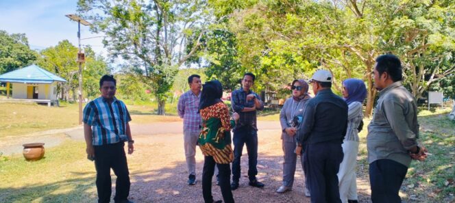 
					Panitia Khusus (Pansus) I Aset DPRD Kabupaten Donggala saat melakukan peninjauan langsung di objek wisata Pusat Laut (Pusentase), Banawa Tengah, Jumat (06/02/26). FOTO: istimewa