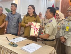 Pertanahan Donggala Serahkan 74 Sertipikat Aset Pemda