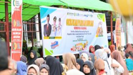 Ratusan warga memadati lokasi Gerakan Pangan Murah di halaman Kantor Dinas Pangan Provinsi Sulawesi Tengah, Jumat (13/02/26). FOTO: Biro Adpim Pemprov Sulteng 