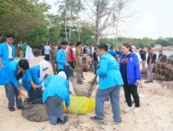 Bupati Donggala, Vera Pimpin Aksi Bersih Pantai Bonebula