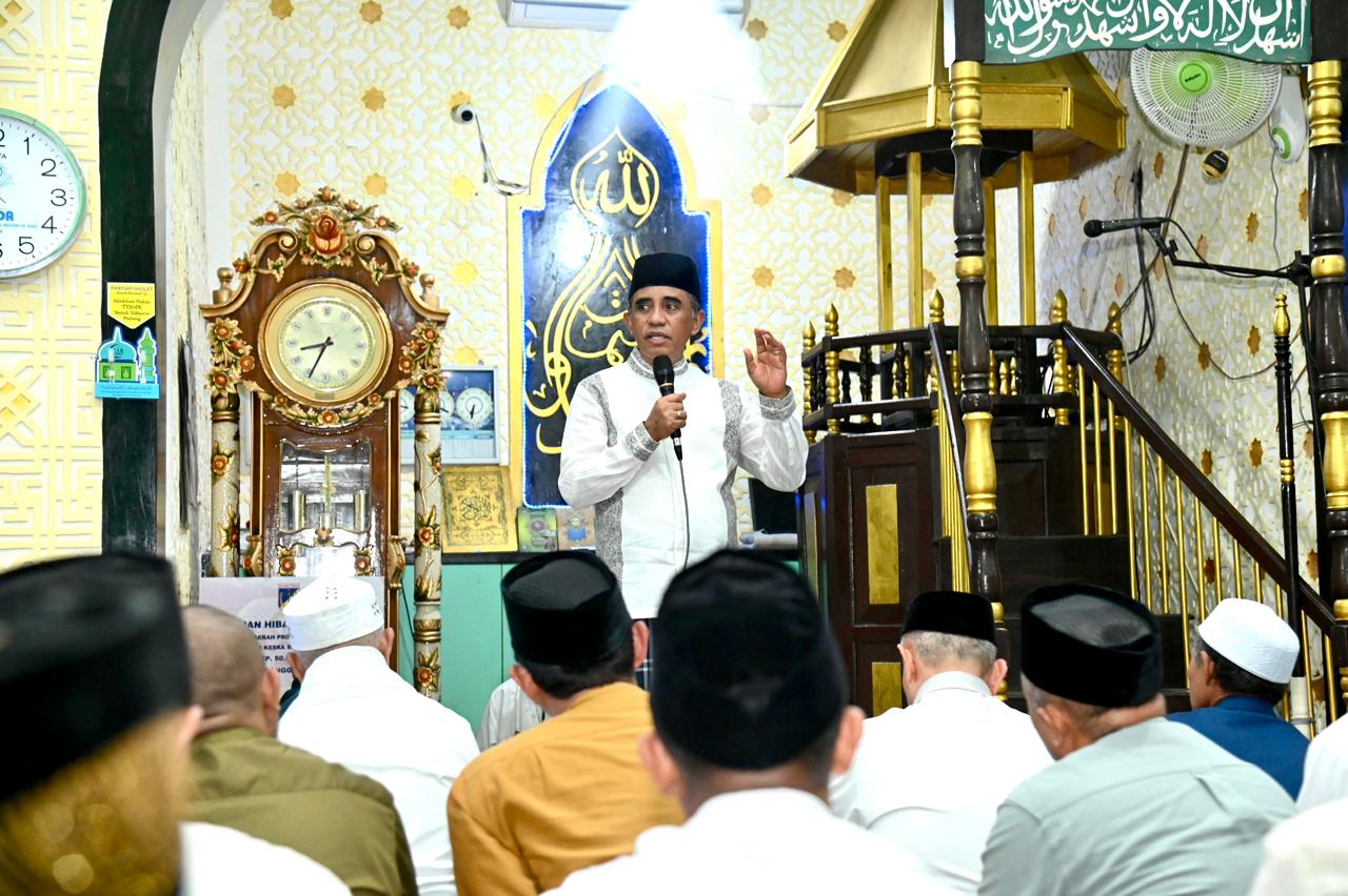 Gubernur Anwar Hafid