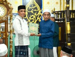 Safari Ramadan di Sigi, Gubernur Sulteng Serahkan Bantuan Masjid dan Wakaf Al-Qur’an