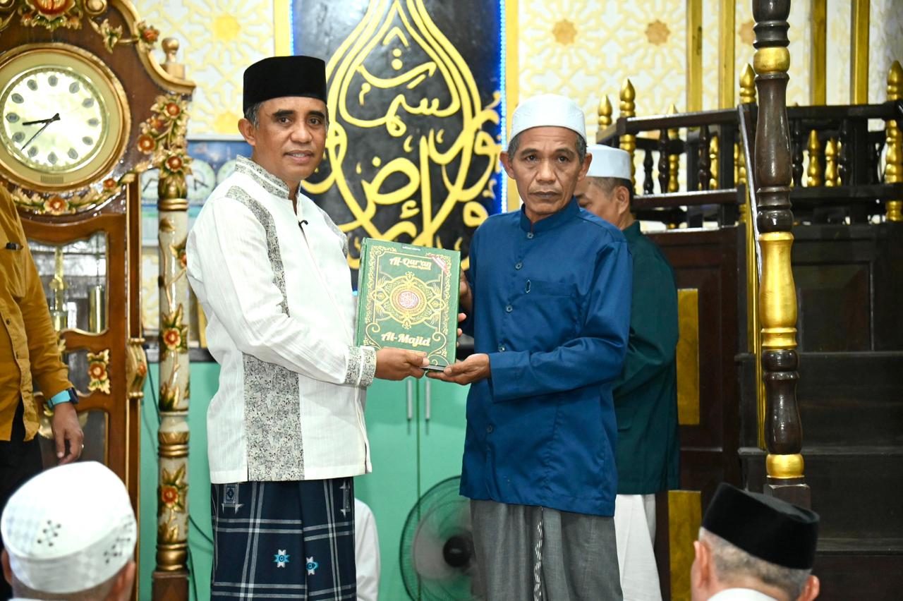 Gubernur Anwar Hafid