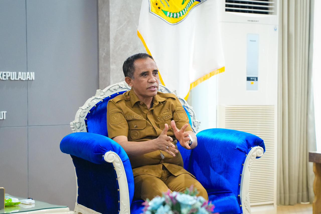 Gubernur Anwar Hafid