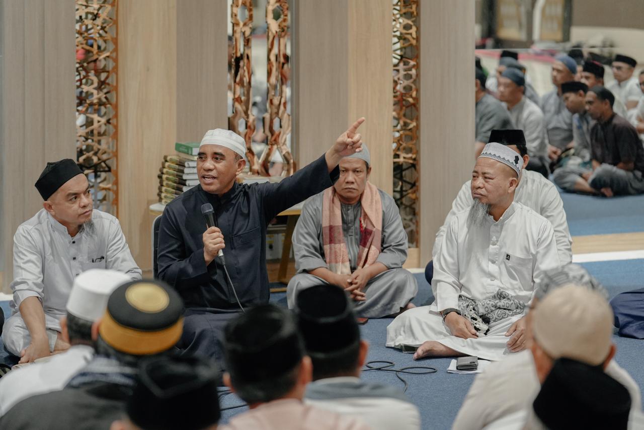 Gubernur Anwar Hafid