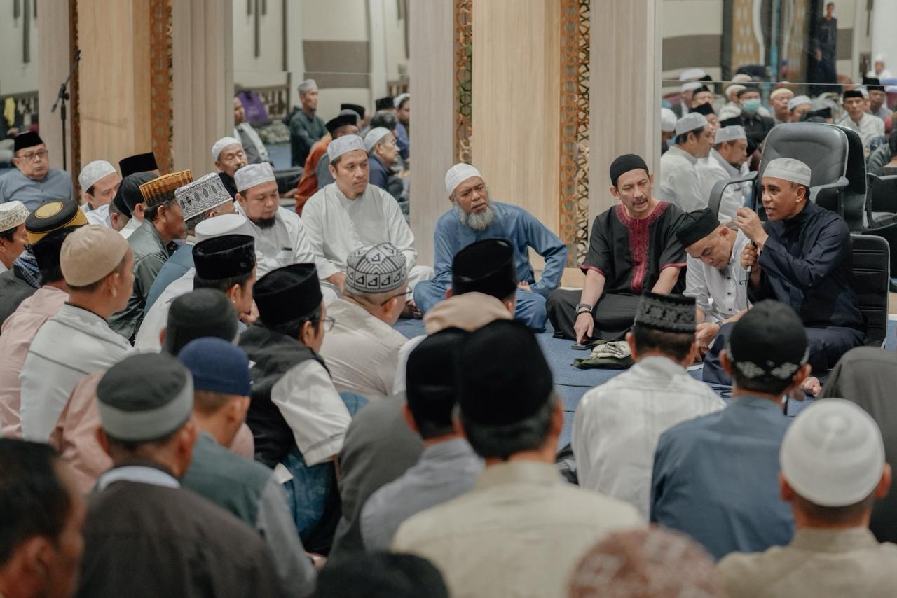 Gubernur Anwar Hafid