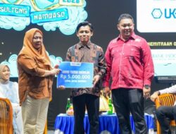 Dedikasi Tanpa Batas, Guru Najib Nadir Terima Penghargaan di HUT Sulteng