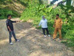 Anggota DPRD Donggala, Hermin Tinjau Jalan Rusak di Powelua, Warga Minta Perbaikan Segera Jelang Musim Durian