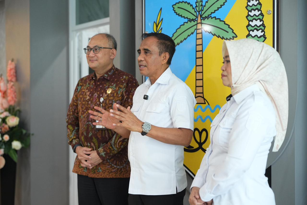 Gubernur Anwar Hafid