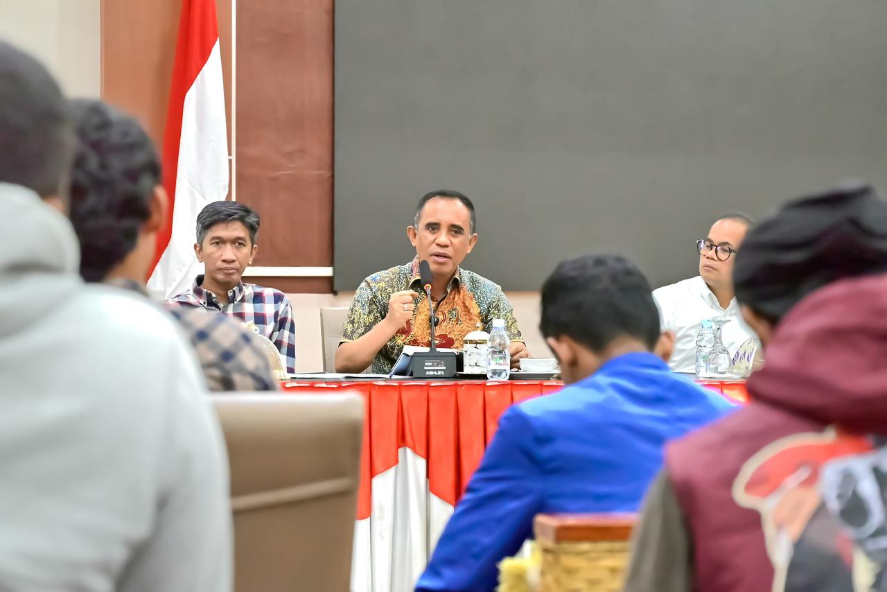 Gubernur Anwar Hafid