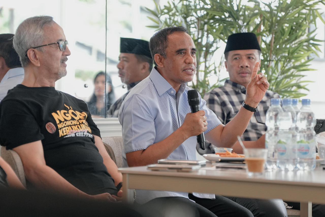 Gubernur Anwar Hafid