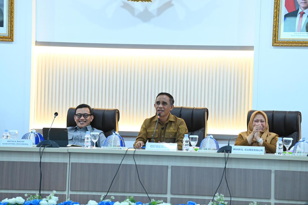 Gubernur Anwar Hafid