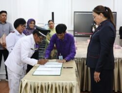Bupati Vera Resmi Lantik Yohanes sebagai PAW Kepala Desa Pantolobete