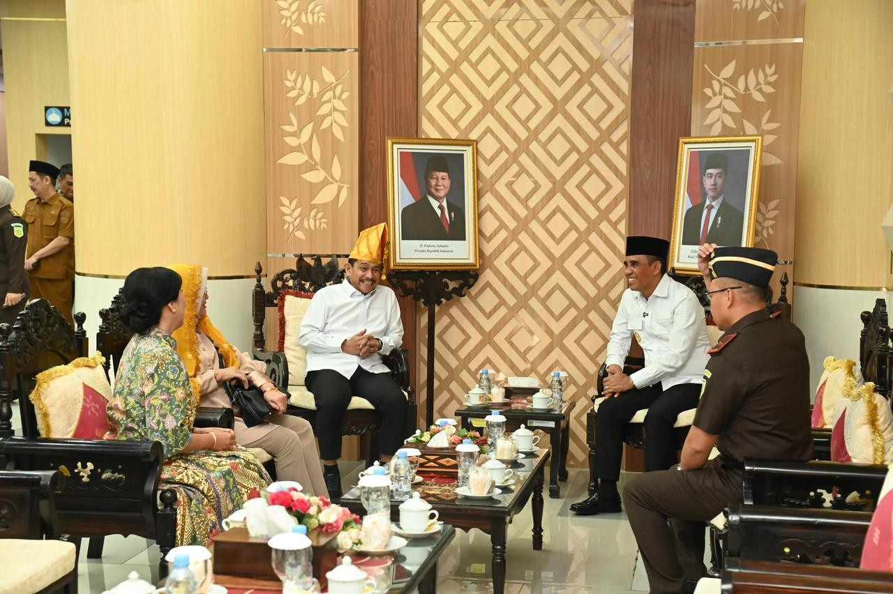 Gubernur Anwar Hafid