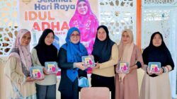 Ketua Fraksi PKS Sulteng Bagikan Daging Kurban hingga ke Rumah Warga