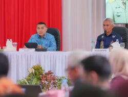 Wamen ATR/BPN Ossy Serahkan 13 Sertipikat di Sulteng, Hampir 50 Persen Tanah Sudah Terdaftar