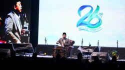 Nusron Wahid Ajak Santri Siap Jadi Pemimpin Bangsa, Serahkan Sertifikat Tanah Wakaf Pesantren di Sukabumi