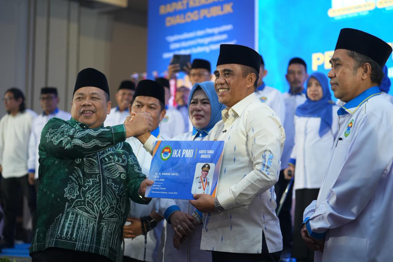 Gubernur Anwar Hafid