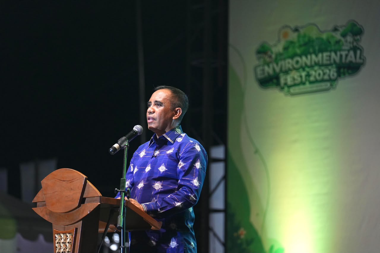 Gubernur Anwar Hafid