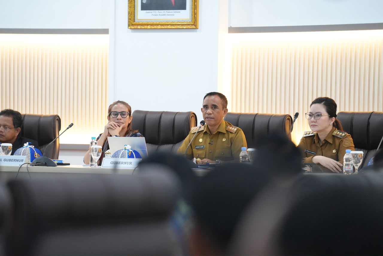 Gubernur Anwar Hafid